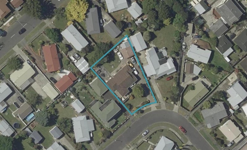 17 Rosedale Crescent, Cloverlea, Palmerston North - Carousel 1