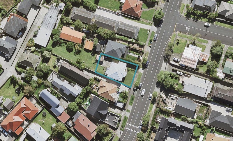 8A Renfrew Avenue, Sandringham, Auckland - Carousel 1