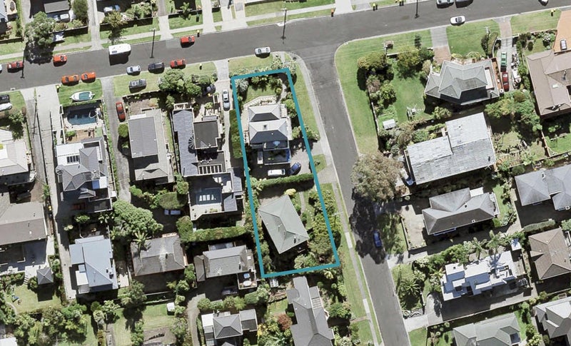 1 Newburn Road, Waiake, Auckland - Carousel 1