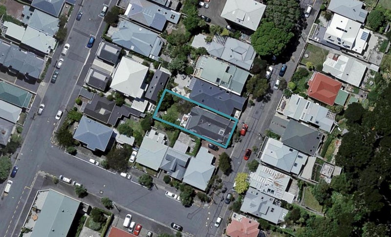 12 Scarborough Terrace, Mount Victoria, Wellington - Carousel 1