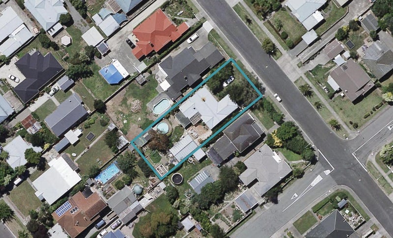 704 Avenue Road West, Saint Leonards, Hastings - Carousel 1