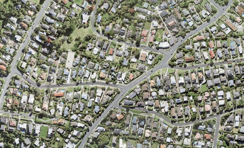 2/1 Mizpah Road, Waiake, Auckland - Carousel 1