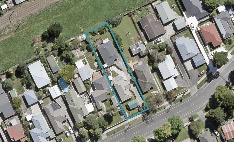 1/18 Seddon Street, Wallaceville, Upper Hutt - Carousel 1