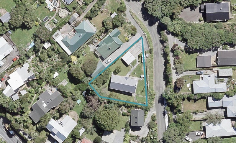 11 Foster Crescent, Belmont, Lower Hutt - Carousel 1