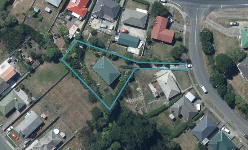 4 Cornwall Crescent, Cannons Creek, Porirua - Carousel 1
