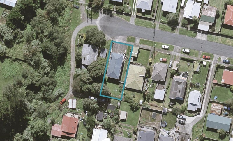 13 Harbour Street, Moturoa, New Plymouth - Carousel 1
