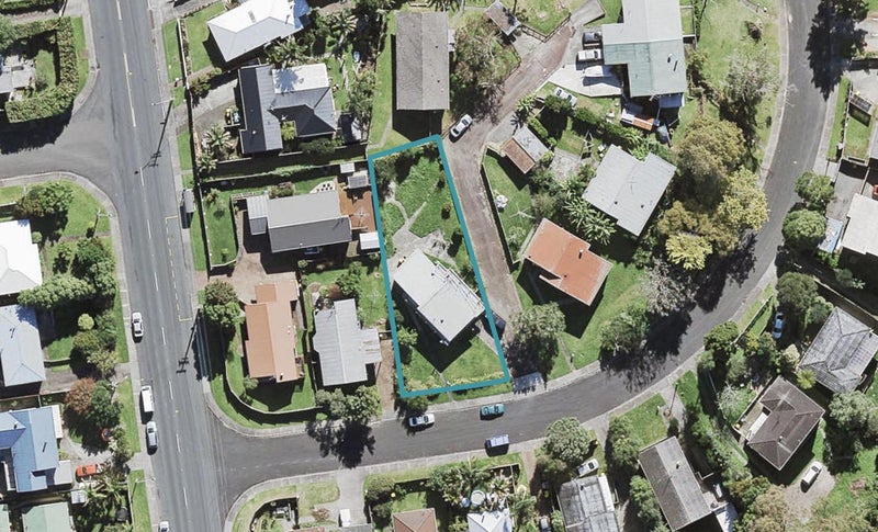 4 Lysander Crescent, Beach Haven, Auckland - Carousel 1