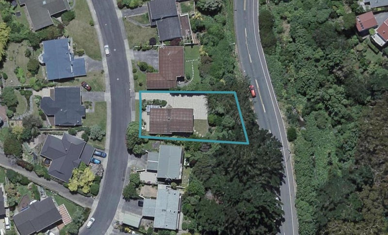 13 Caesars Place, Churton Park, Wellington - Carousel 1