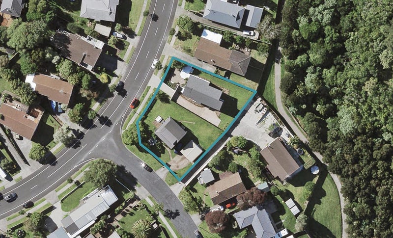 2/31 Gosford Drive, Botany Downs, Auckland - Carousel 1