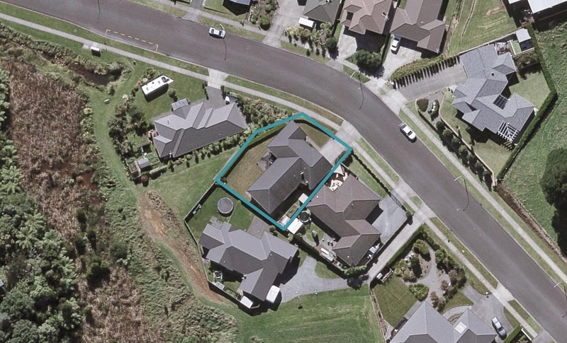 22 Ainslee Street, Highlands Park, New Plymouth - Carousel 1