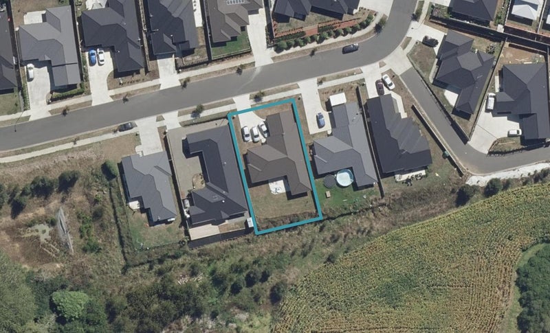 22 Blackwood Crescent, Glenview, Hamilton - Carousel 1