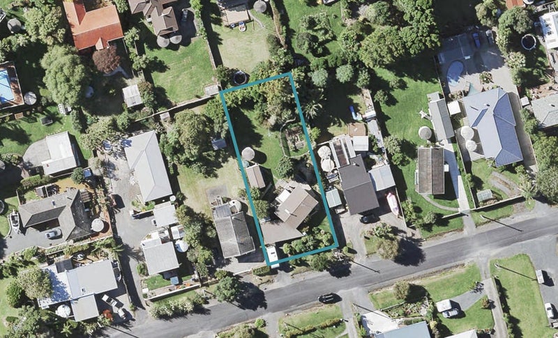 8 Fourth View Avenue, Beachlands, Auckland - Carousel 1