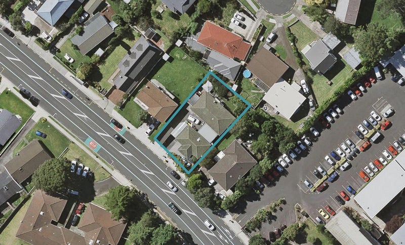 2/38 Akoranga Drive, Northcote, Auckland - Carousel 1