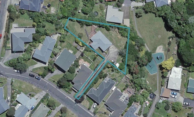62 Larsen Crescent, Tawa, Wellington - Carousel 1