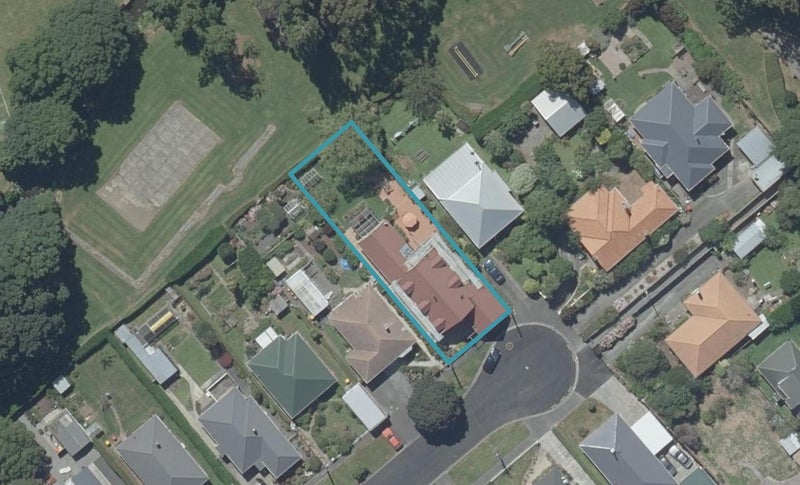 35 Ainslee Place, North East Valley, Dunedin - Carousel 1