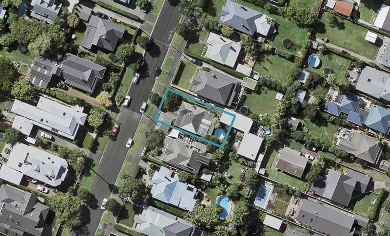 12 Summer Street, Stanley Point, Auckland - Carousel 1