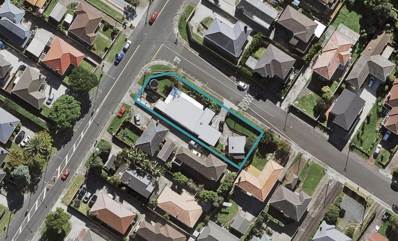 42 Hayr Road, Three Kings, Auckland - Carousel 1