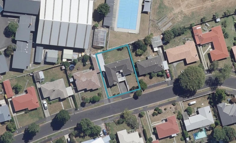 13 Scott Avenue, Hamilton East, Hamilton - Carousel 1