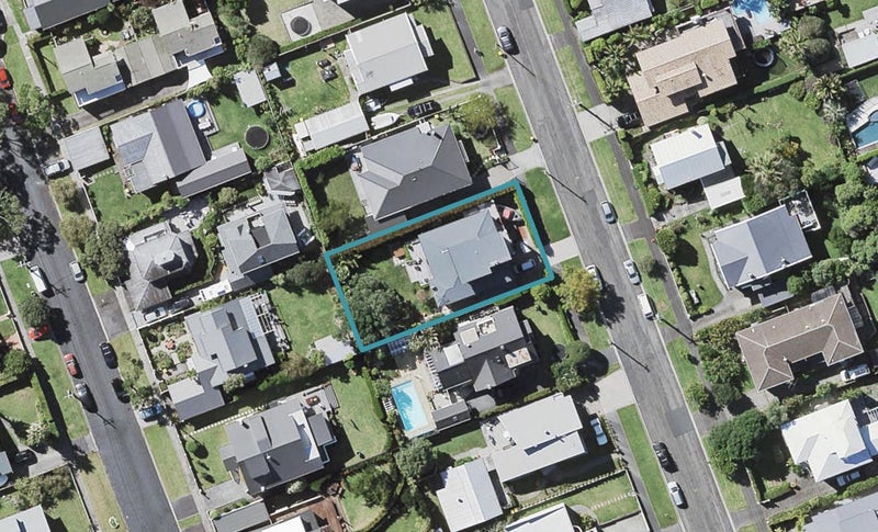 25 Merani Street, Narrow Neck, Auckland - Carousel 1