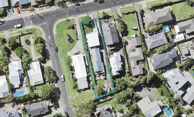 2/110 Saddleback Rise, Murrays Bay, Auckland - Carousel 1