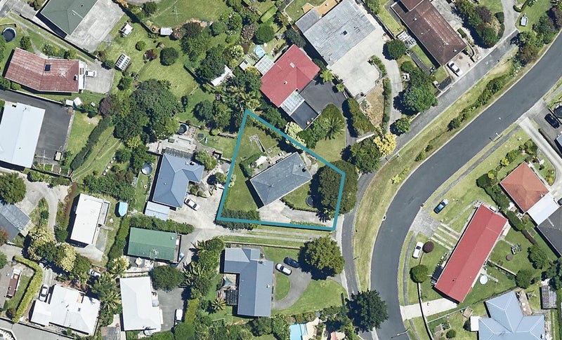 10 Highfield Crescent, Brookfield, Tauranga - Carousel 1