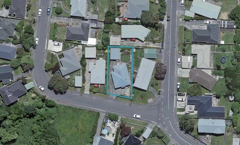 4 Lynda Avenue, Paparangi, Wellington - Carousel 1