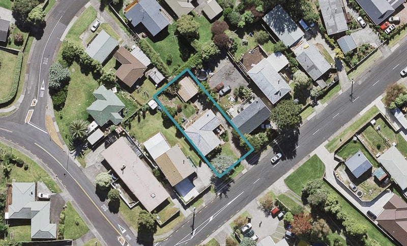 63 Lincoln Park Avenue, Massey, Auckland - Carousel 1
