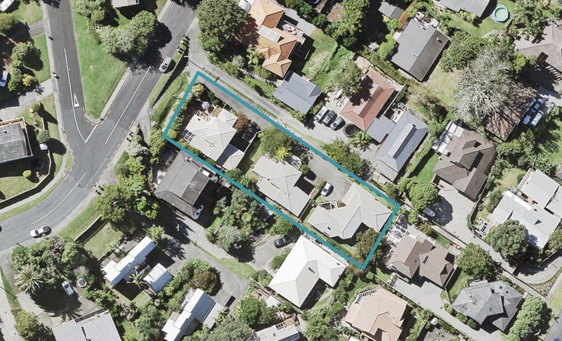 2/14 Rossmore Terrace, Murrays Bay, Auckland - Carousel 1