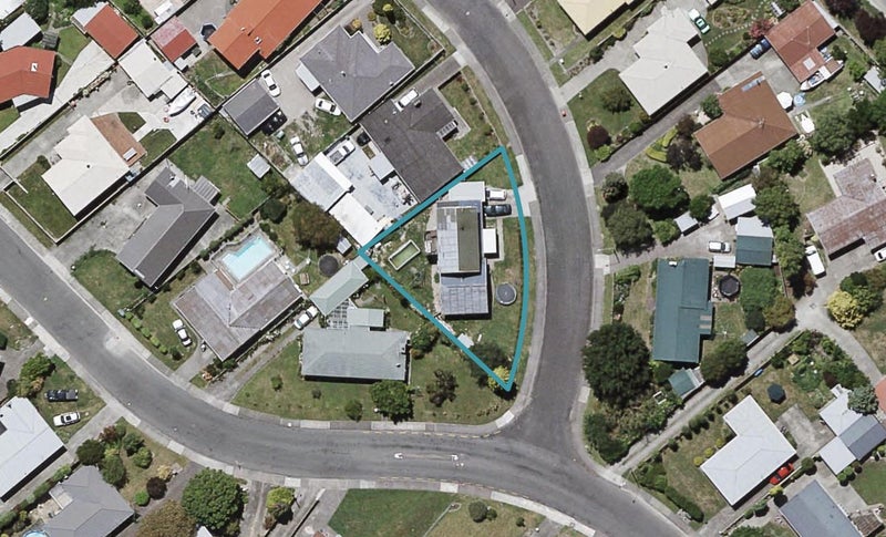 202 Sunnybank Crescent, Camberley, Hastings - Carousel 1