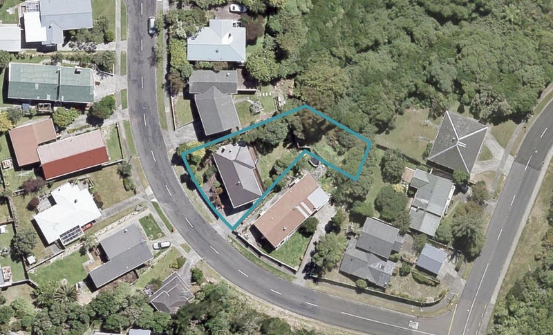 6 Cedar Street, Maungaraki, Lower Hutt - Carousel 1