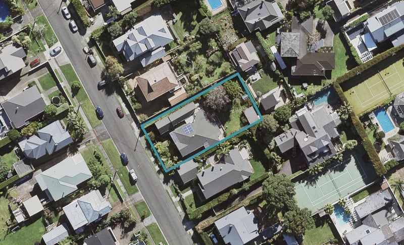 9 Palmerston Road, Birkenhead, Auckland - Carousel 1