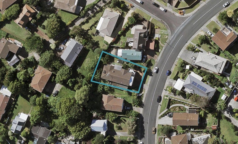 12 Athena Drive, Totara Vale, Auckland - Carousel 1