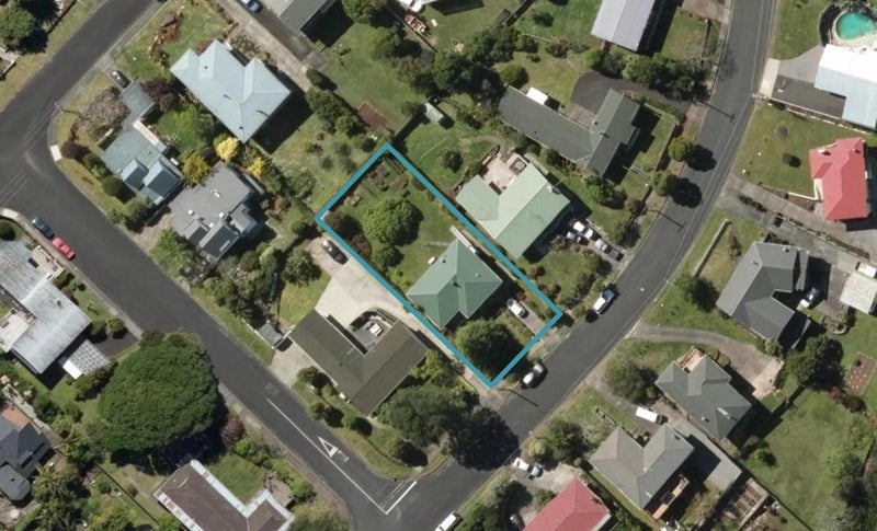 18 Fisher Terrace, Kamo, Whangarei - Carousel 1