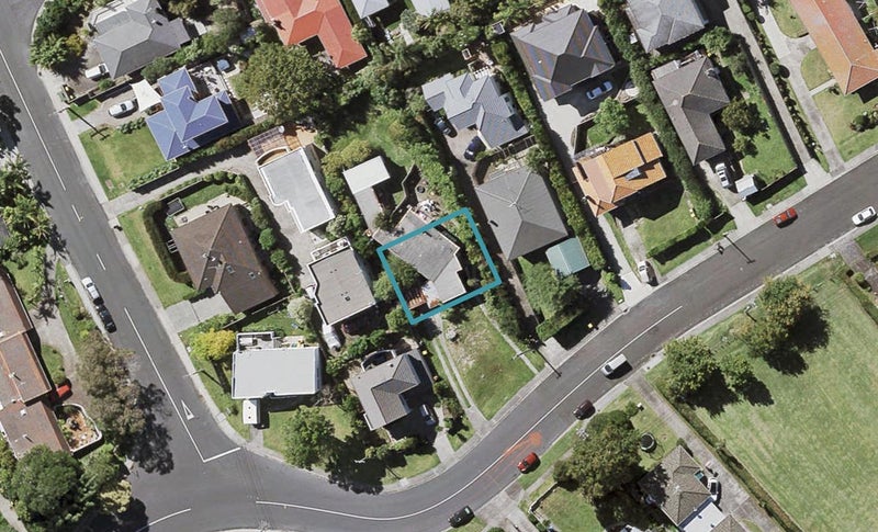 11B Marsh Avenue, Forrest Hill, Auckland - Carousel 1