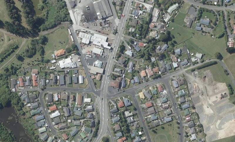44 Brighton Road, Green Island, Dunedin - Carousel 1
