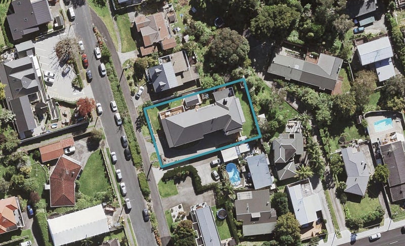 1 Bank Street, Hillcrest, Auckland - Carousel 1