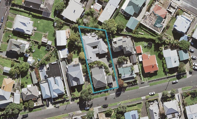 1/9 Vincent Road, Northcote Point, Auckland - Carousel 1
