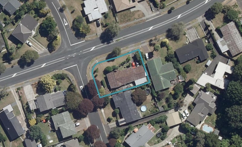 54 Glen Lynne Avenue, Queenwood, Hamilton - Carousel 1