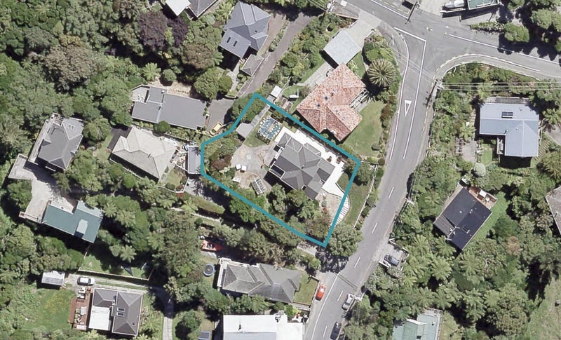 35 Maungaraki Road, Korokoro, Lower Hutt - Carousel 1
