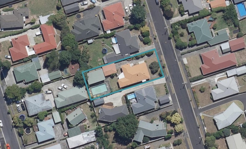 42 Fenwick Crescent, Hillcrest, Hamilton - Carousel 1