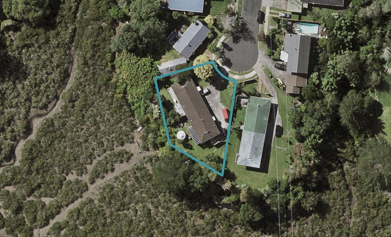 2/16 Roseburn Place, Pakuranga, Auckland - Carousel 1