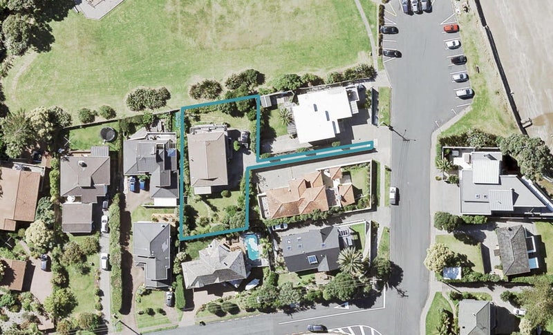 56 Rothesay Bay Road, Rothesay Bay, Auckland - Carousel 1