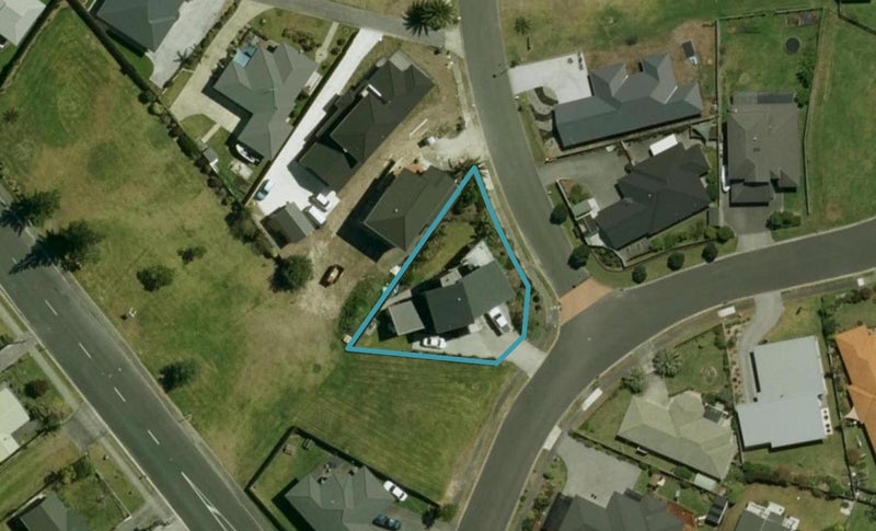5 Paradise Point Place, One Tree Point - Carousel 1