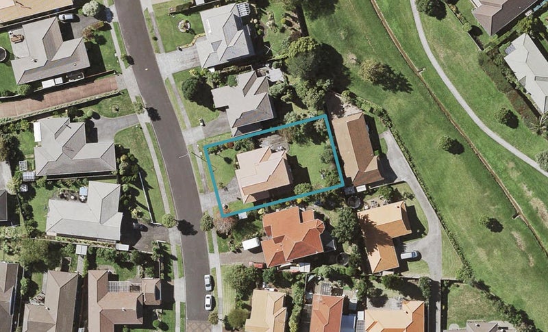 5 Pajaro Place, Golflands, Auckland - Carousel 1