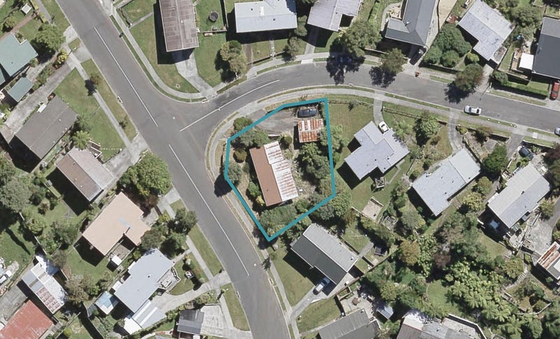 2 Snowberry Grove, Timberlea, Upper Hutt - Carousel 1