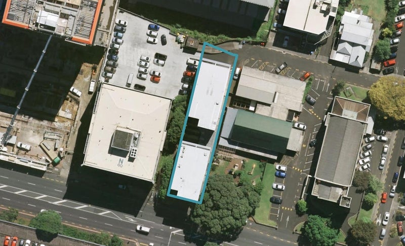 8D Madeira Lane, Grafton, Auckland - Carousel 1
