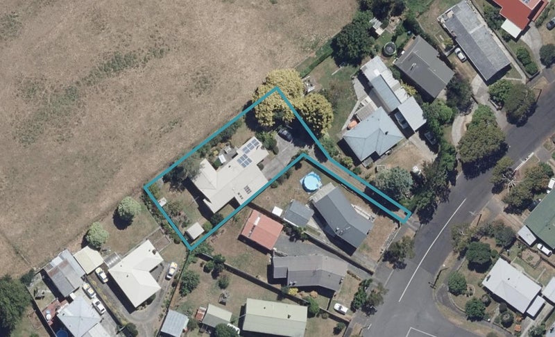 57 Nevada Road, Silverdale, Hamilton - Carousel 1