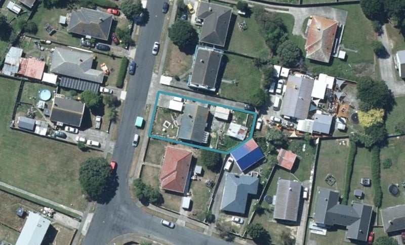 102 Waihora Crescent, Waitangirua, Porirua - Carousel 1