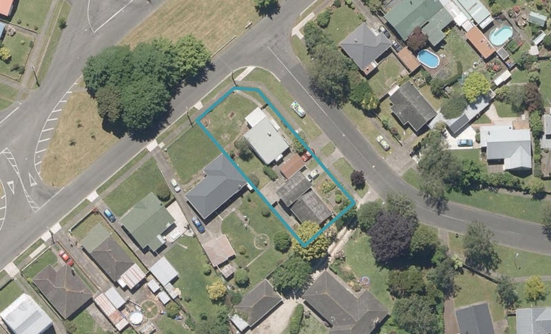 22 Burton Avenue, Whanganui East, Whanganui - Carousel 1