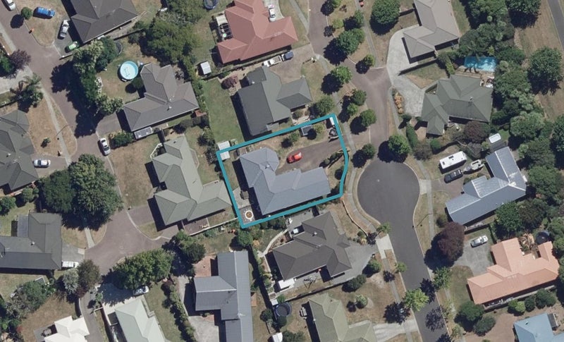 17 Bouverie Crescent, Flagstaff, Hamilton - Carousel 1